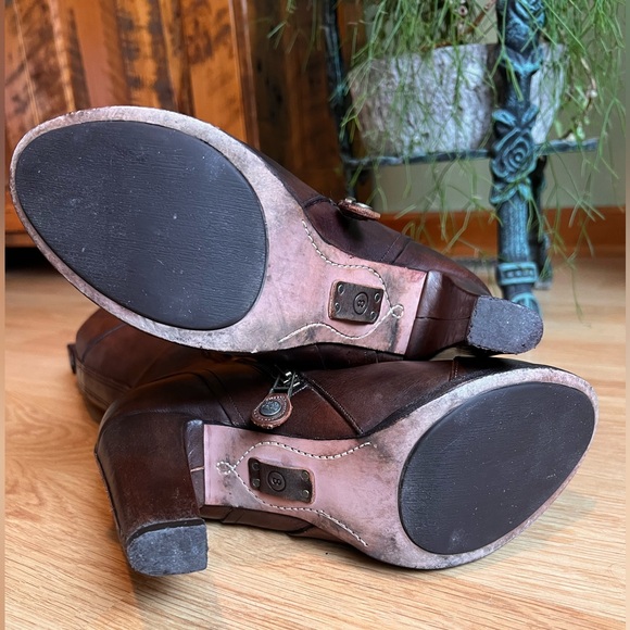 Timberland - Heeled Dark Brown Leather Boots Mid-Calf Height - Size 8 - Picture 15 of 16